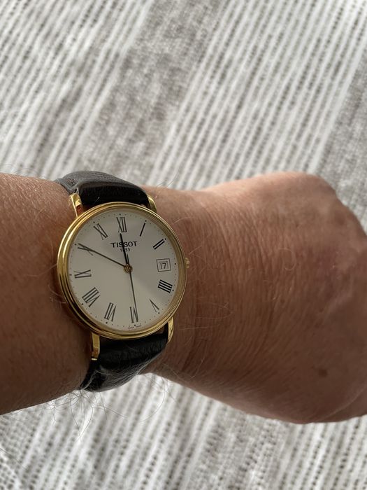 Relógio  Tissot clássico, números romanos