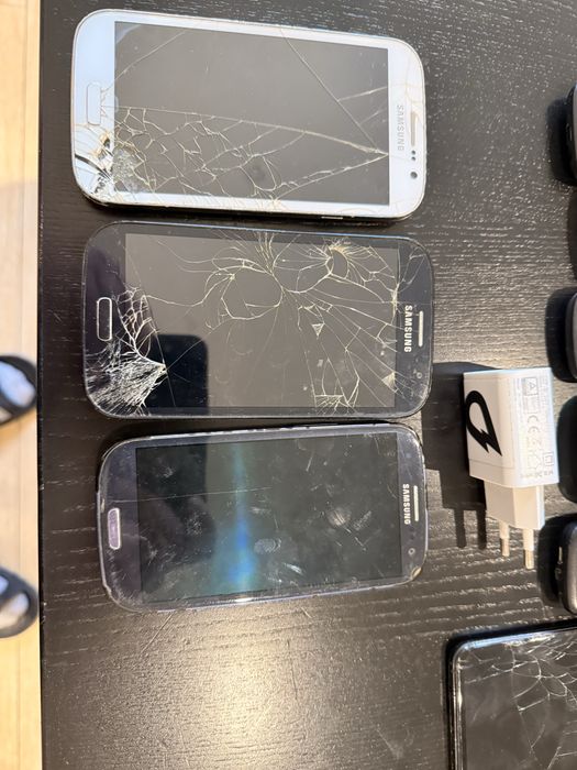 Мобильные телефоны одним лотом