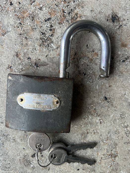 Замок навісний амбарний