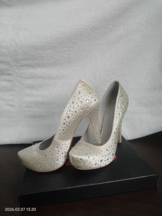 Весільні туфлі жіночі