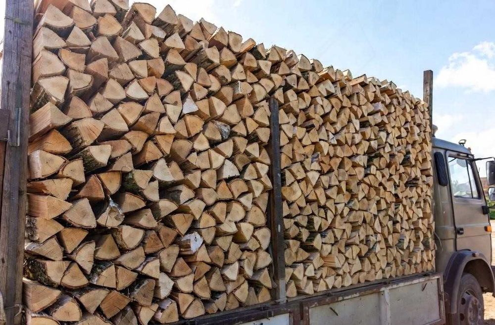 Дрова колоті рубані дуб, ясен твердих порід укладені з доставкою 8,3 куб