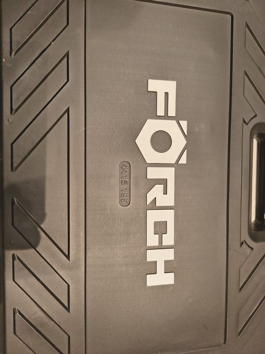 Zestaw narzędzi forch, klucze nasadowe, grzechotka