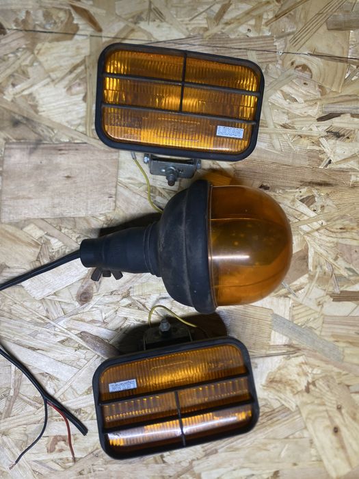 Conjunto de pirilampo e dois farolins, ambos de 12 volts.