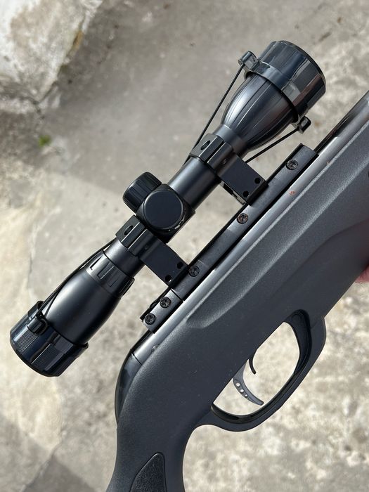 Espingarda de pressão de Ar Gamo com 10 tiros e mira telescópica