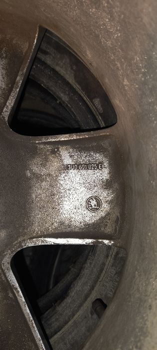 Felgi z oponami Skoda oryginalne