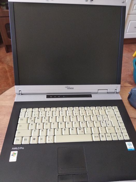 Fujitsu Siemens Amilo Pro v2030