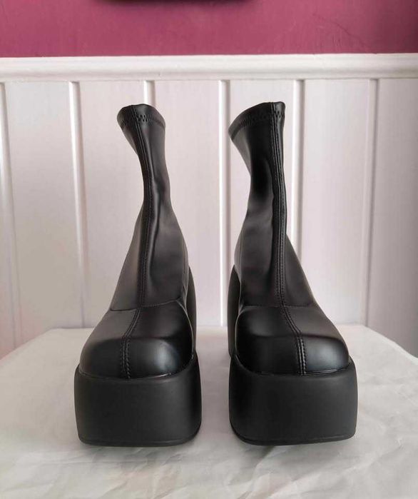 Botas plataforma pretas tamanho 35