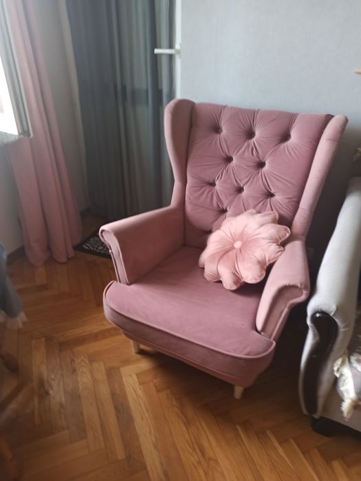 Sprzedam fotel uszak brudny róż