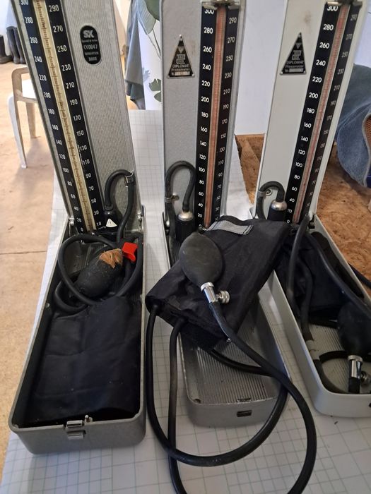 Aparelhos antigos de medir tensão