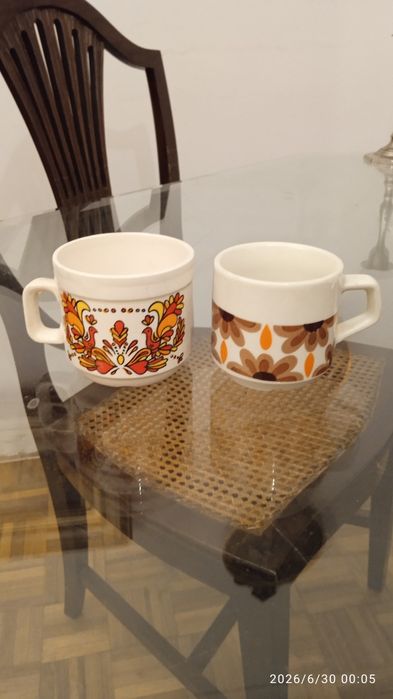 Duas chávenas antigas