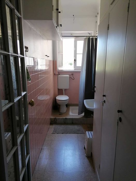 Quarto nas Avenida de Roma - Entrada a 1 Setembro