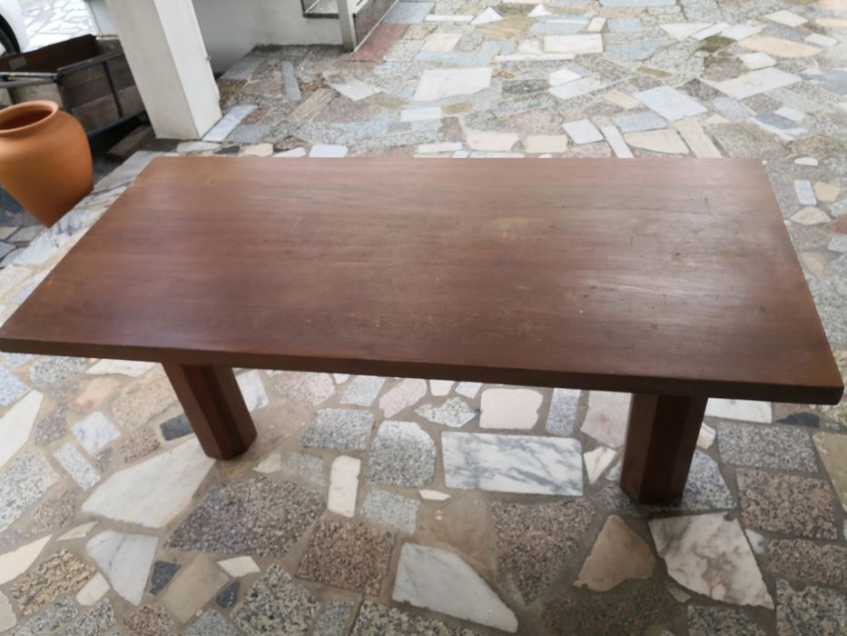 Mesa rústica madeira maciça e sanefas em madeira