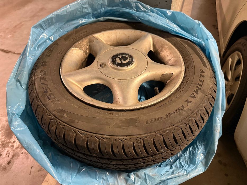 Felgi aluminiowe 13" Skoda Felicia + Opony letnie + Śruby