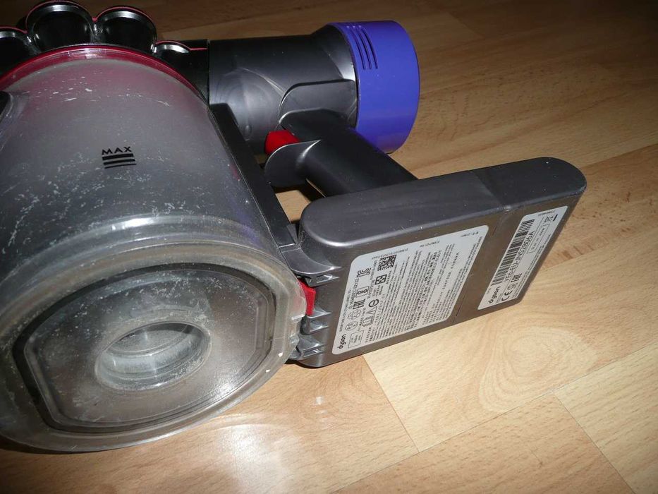 Dyson V8 Absolute komplet