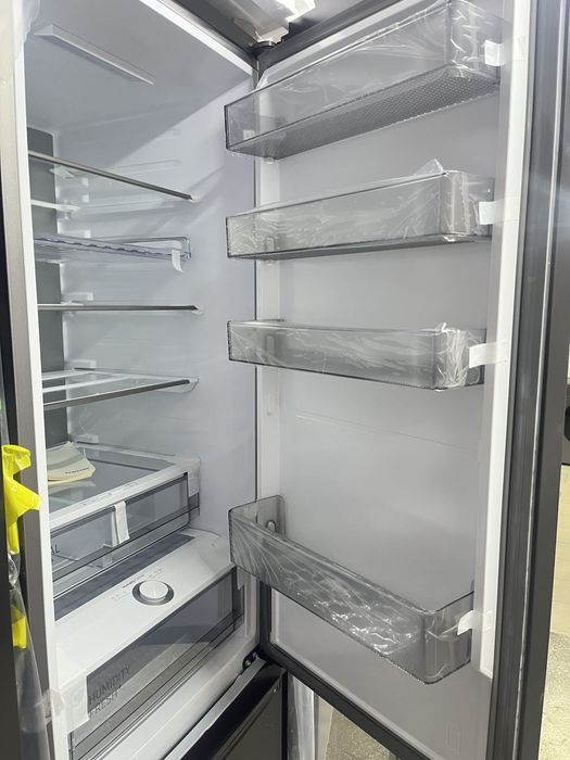 Холодильник для вмонтування Samsung