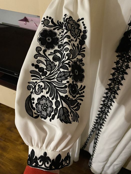 Вишита сукня великого розміру