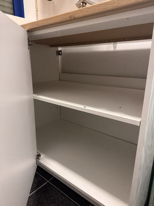 Móvel com prateleiras