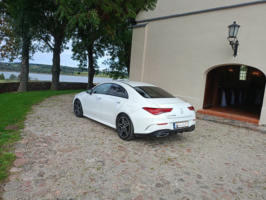Auta do ślubu Mercedes E klasa oraz biały Cla