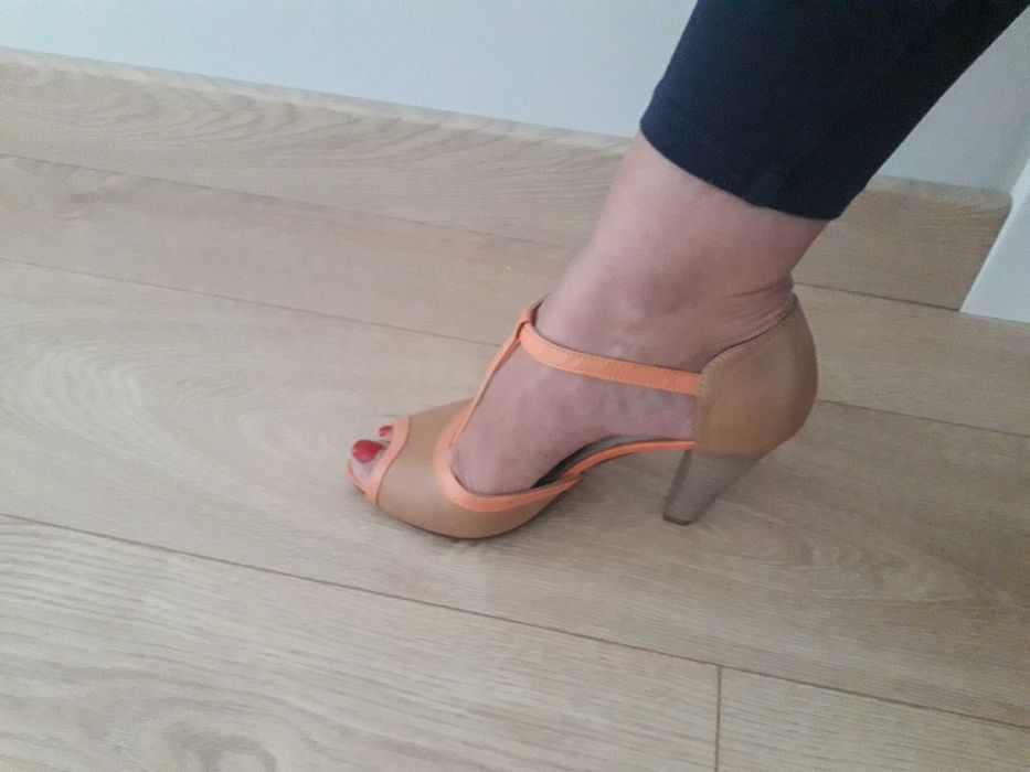 Cieliste skórzane sandałki