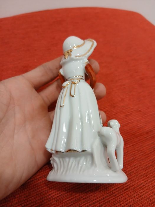 Estatueta em Porcelana