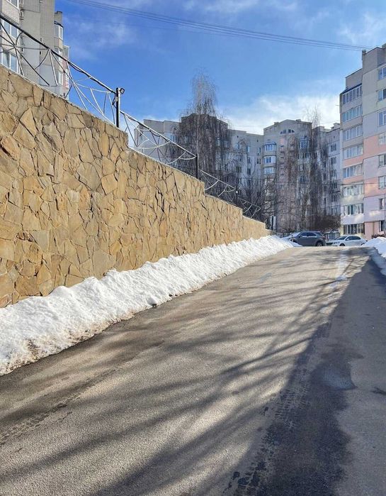 Продаж паркомісця на Поділлі