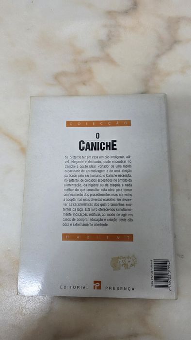 Livro " O Caniche"