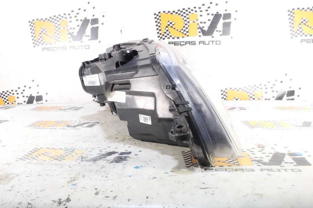 Ótica / farol esquerda SEAT Leon (5F1)