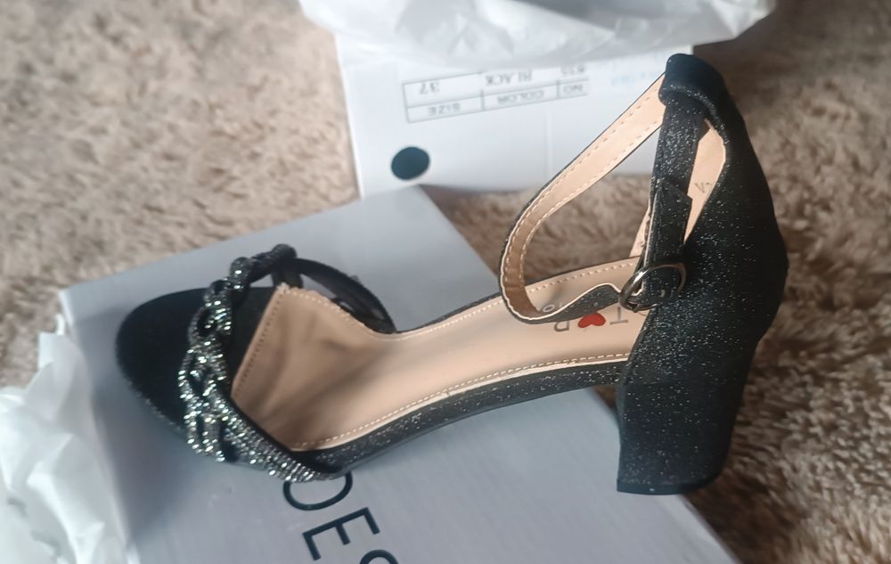 Sapato preto de senhora T.37