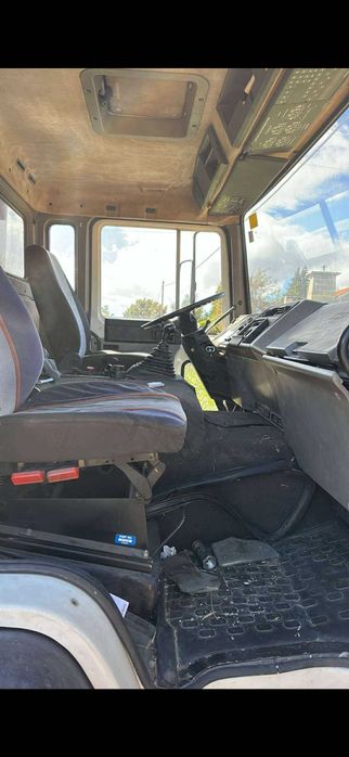 Camião volvo porta máquinas com rampas idraulicas