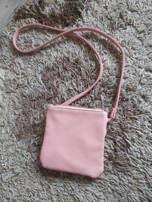 Torebka mała na długim pasku