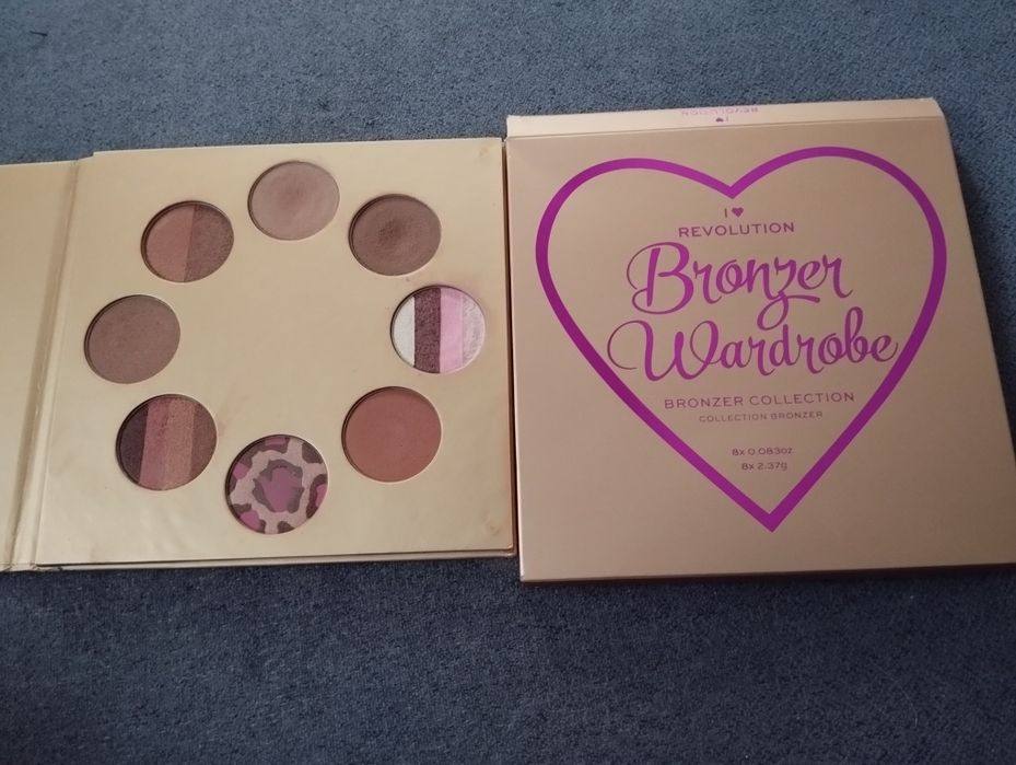 Paleta bronzerów REVOLUTION