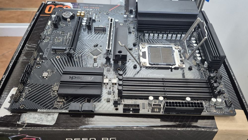 Материнська плата ASRock B650 PG Lightning (sAM5, AMD B650, PCI-Ex16)