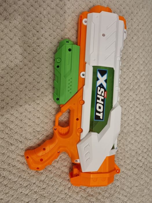 pistolet na wodę x shot