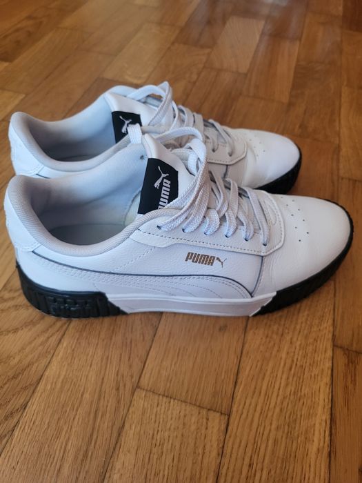 Продам білі шкіряні кросівки Puma