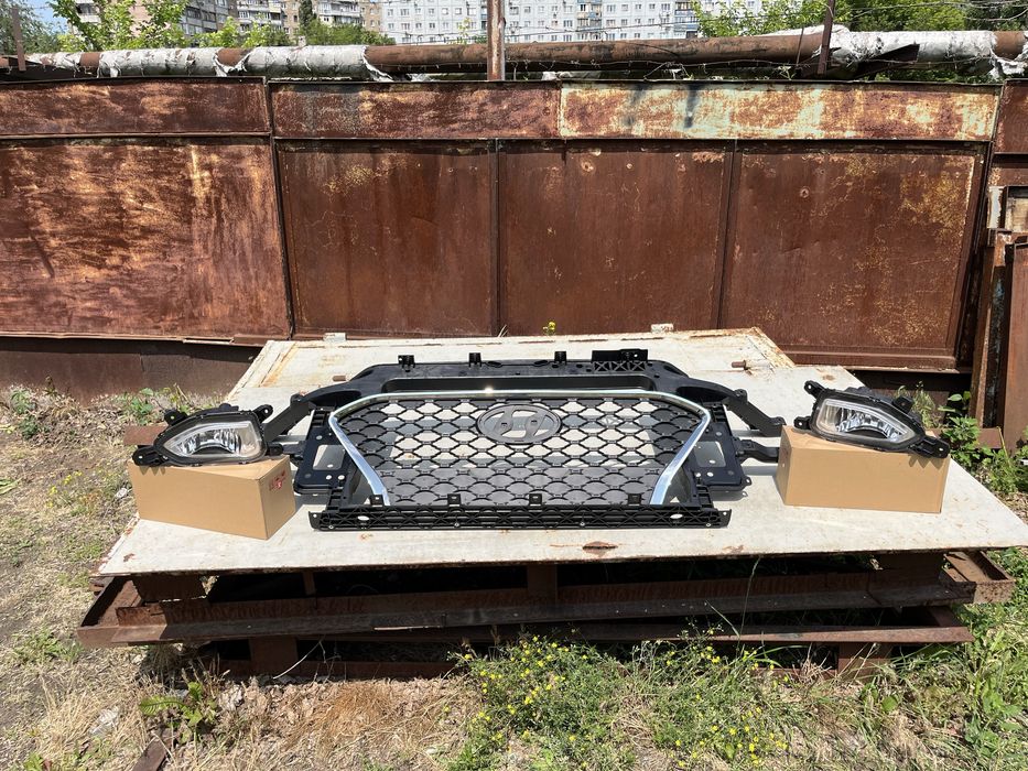 Панель передня телевізор усилитель решетка Huyndai KONA 2018 2019 2020