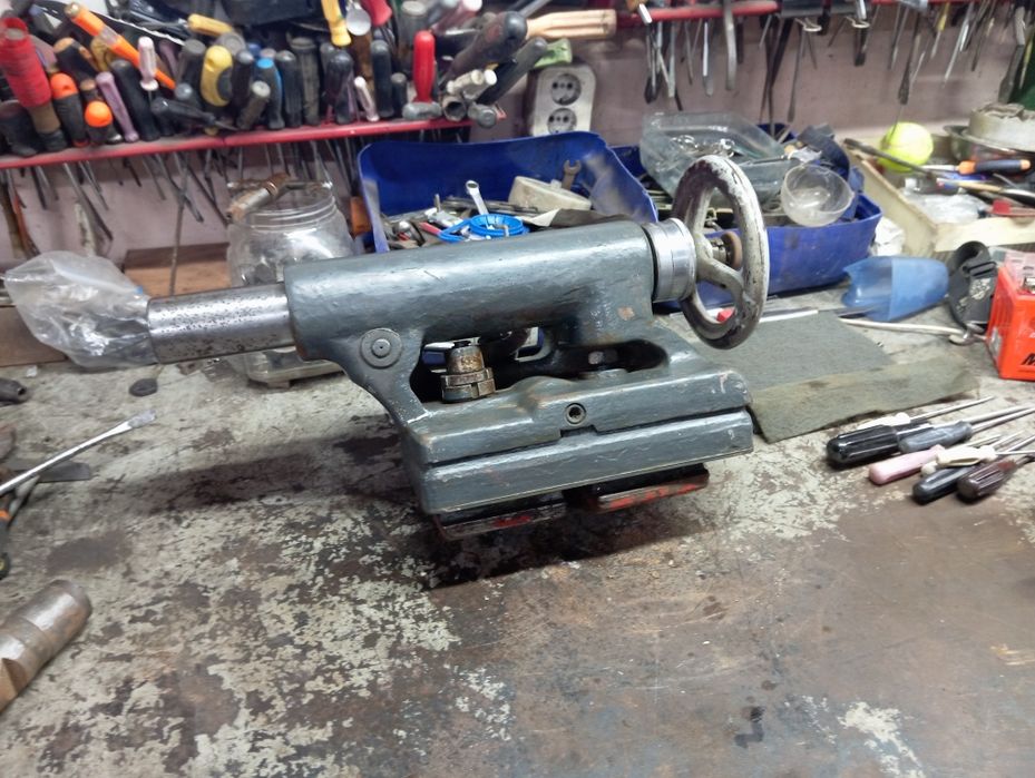 Универсально делительная Удг 250 стол поворотный резцедержка