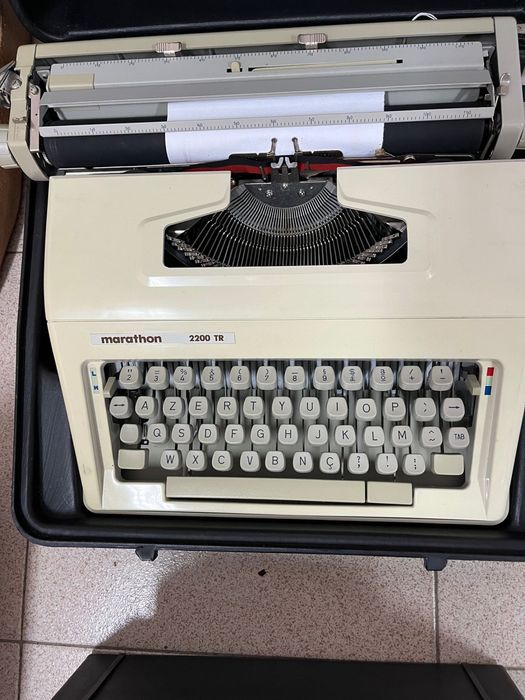 Maquina de escrever antiga