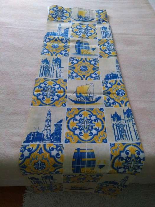 4 -Cortinados Novos , algodão, com motiv.azulejos monumentos di Porto-