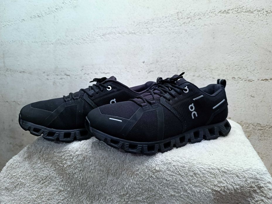 Buty do biegania ON RUNNING CLOUD 5 WATERPROOF r.40,5 stan bardzo dobry