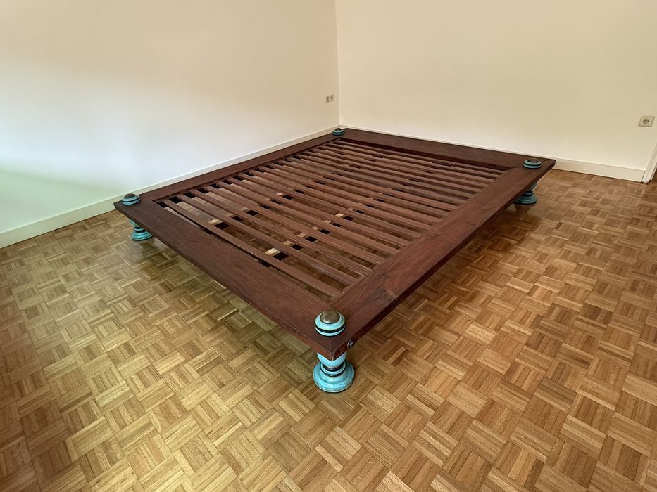 Cama de casal em madeira maciça estilo indiano – Excelente qualidade