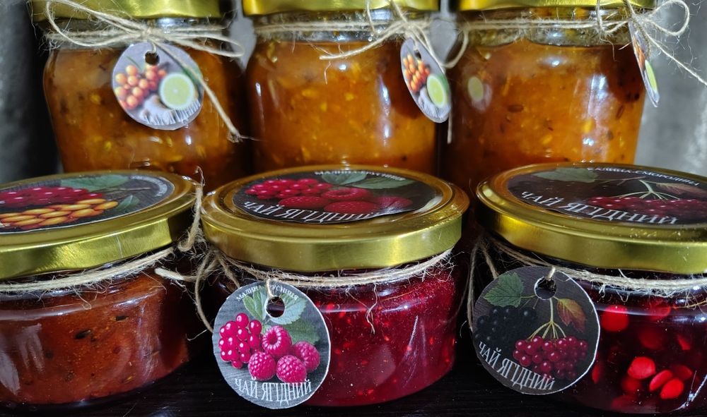 Обліпиха, брусниця, малина, смородина, калина. Домашній ягідний чай.