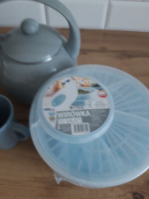 Czajnik, kubki, osuszacz i stojak .