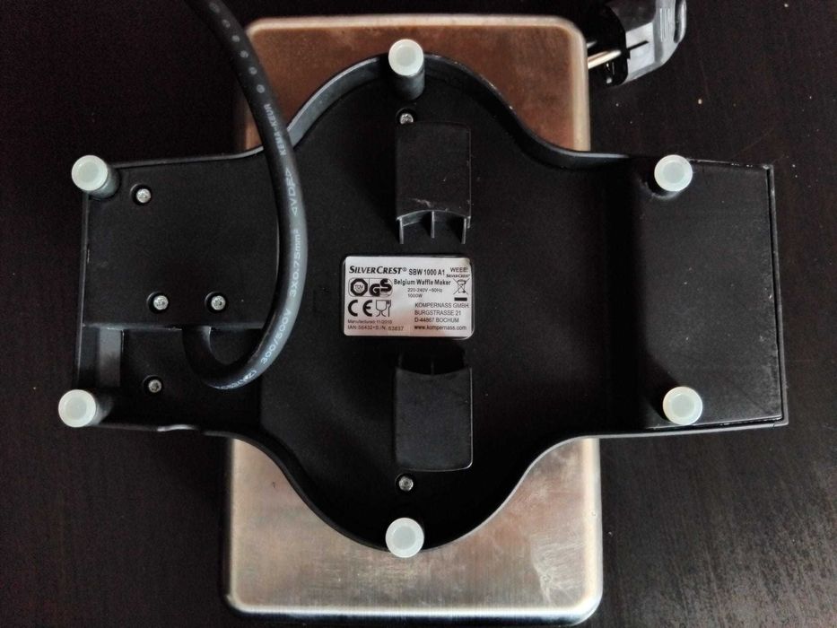 Máquina Waffles Silvercrest 1000W com livro receitas e manual em caixa