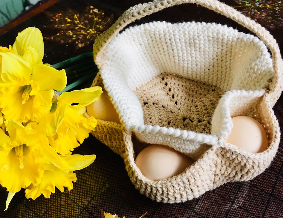 В’язана корзинка пасхальна