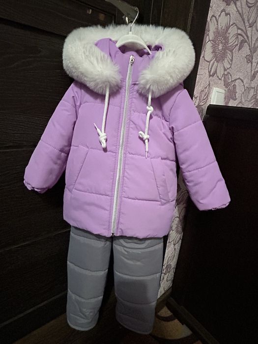 Продам Зимовий комбінезон на дівчинку