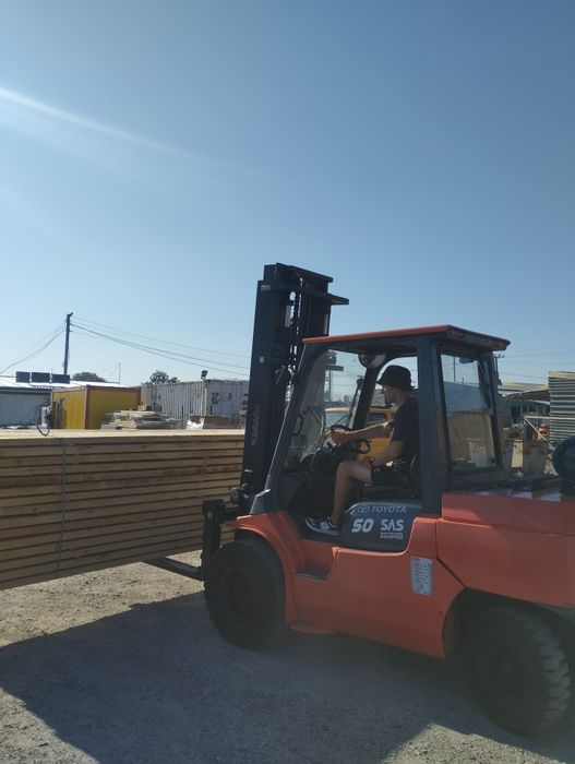 Брус та дошка свіжопил та сухості для опалубки