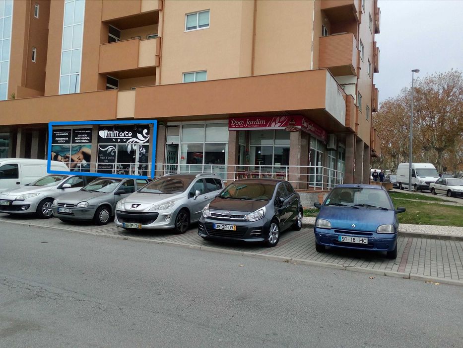 Alugo Loja em Famalicão