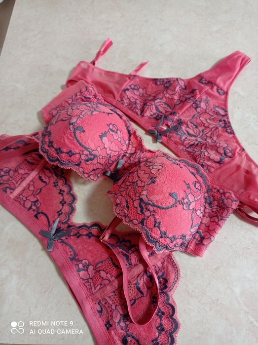 Komplet zestaw bielizny 80 C Hunkemoller biustonosz stringi pas