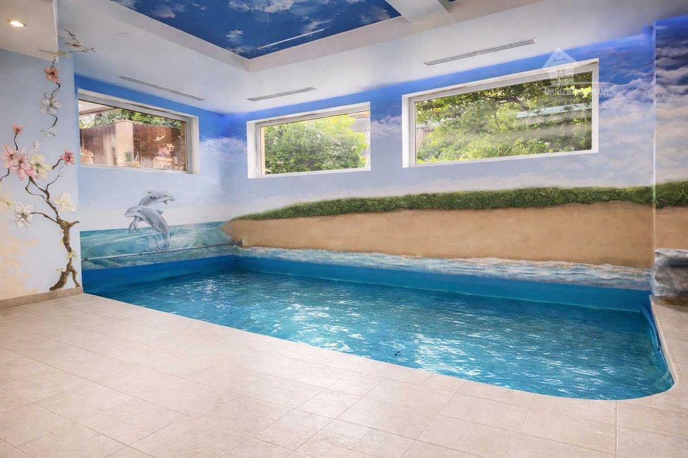 Київ. Будинок 250 кв. Теплий басейн, сауна, генератор.