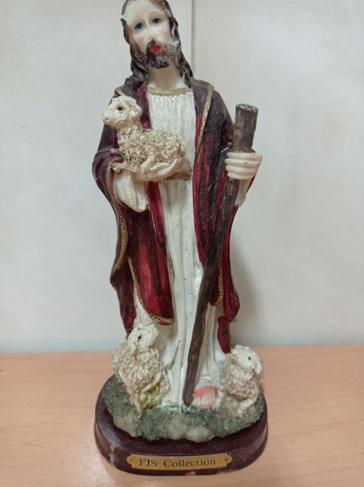 Várias estatuetas marfinite